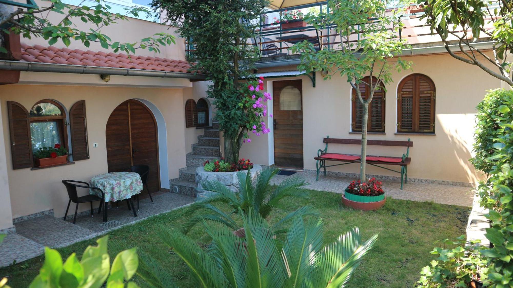 Apartments Komel Opatija Bilik gambar