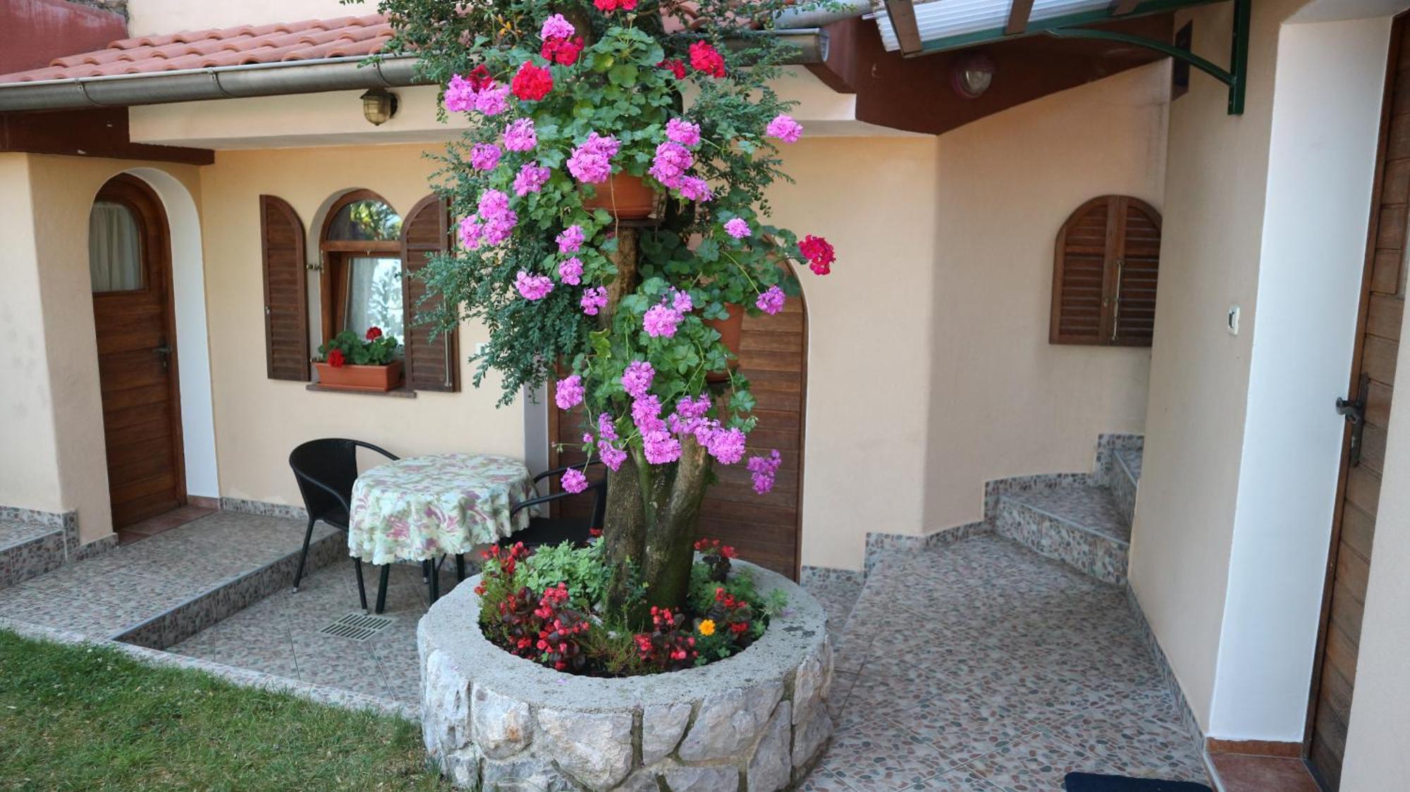Apartments Komel Opatija Bilik gambar