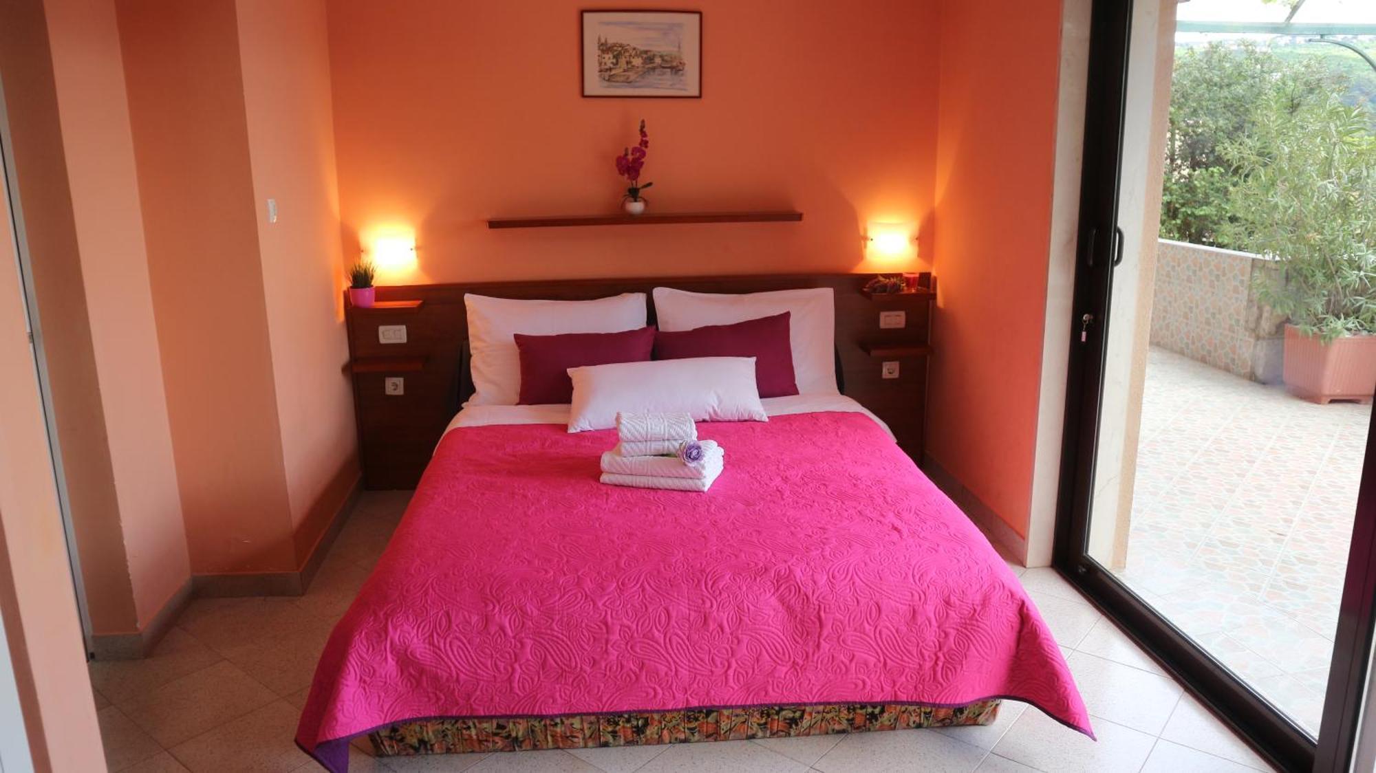 Apartments Komel Opatija Bilik gambar